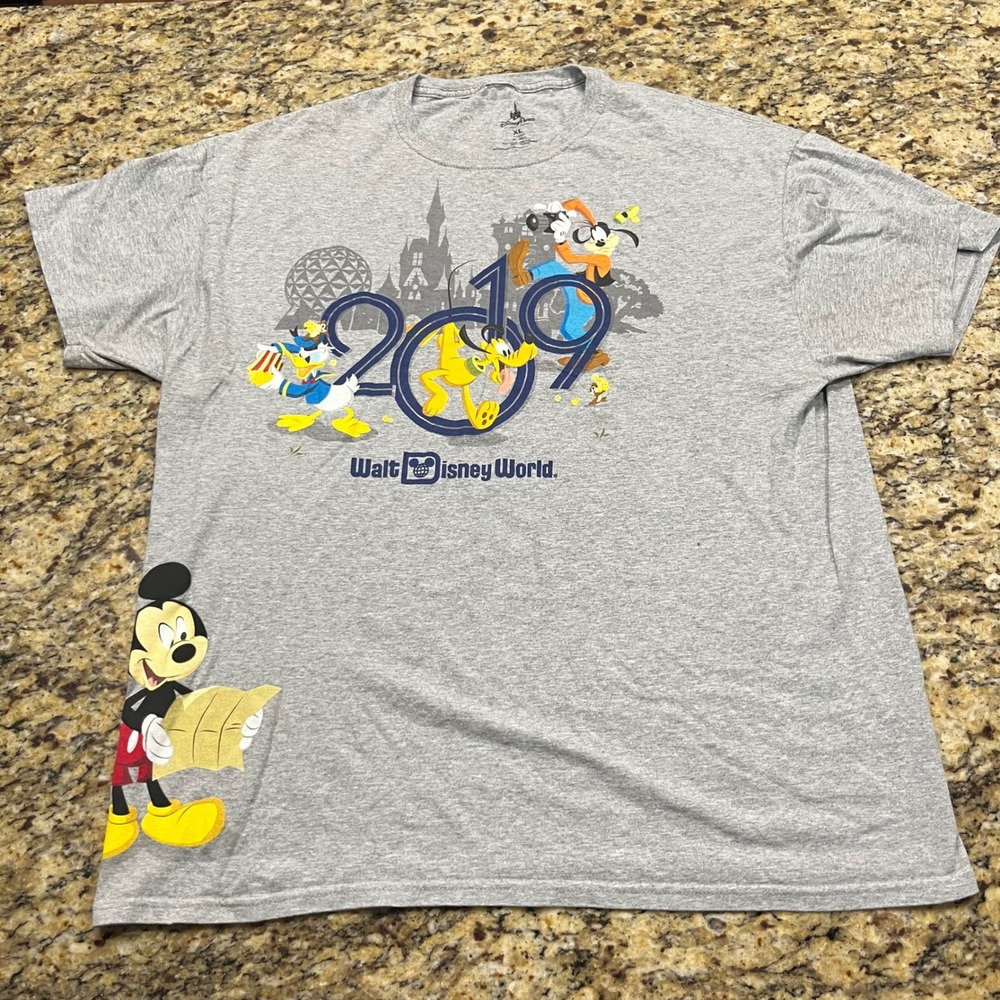 Disney Parks 2019 Walt Disney World Mickey Friends Gray Graphic T-Shirt Mens‎ XL